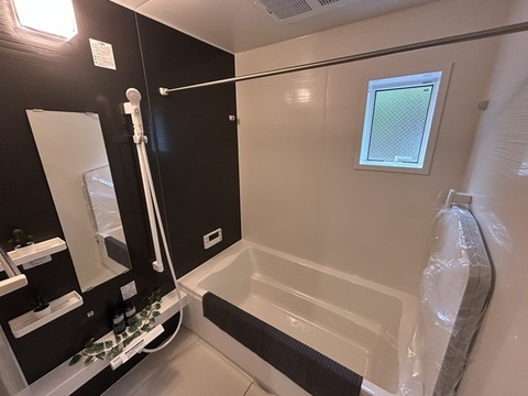 浴室：浴室暖房乾燥機完備。