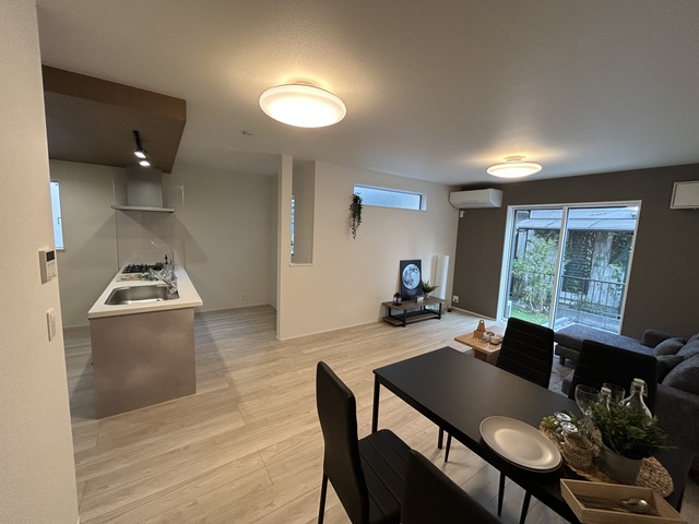 リビングダイニングキッチンのスライド画像