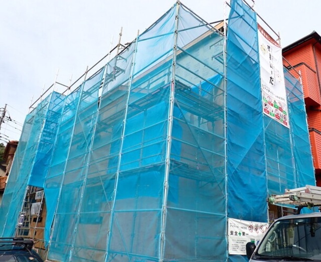 建築中のスライド画像