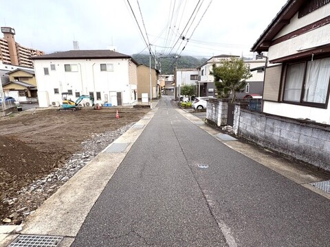 西側接道風景（南方向）