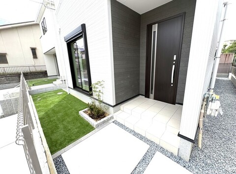 住まいの「第一印象」となる玄関（2号棟）