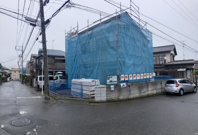 前面道路含む現地写真<br>未来への一歩がここからのスライド画像