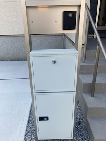【２号棟】いつでも受け取れる安心安全の宅配BOXです。のスライド画像