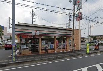 セブン-イレブン 八潮中央店　700mのスライド画像