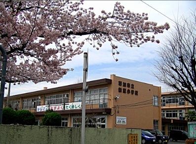 草加市立新里小学校のスライド画像