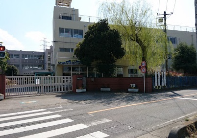 草加市立川柳小学校のスライド画像