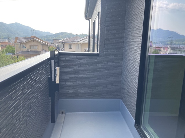 2号棟　開放的なバルコニーのスライド画像