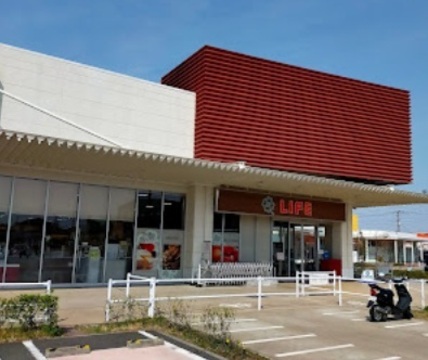 ライフ吉川栄町店：500m