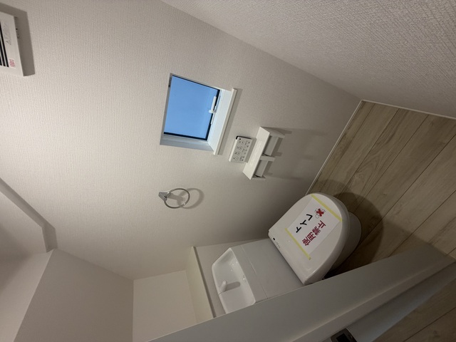 【１号棟】小物を飾っておしゃれに♪便利な飾り棚のスライド画像