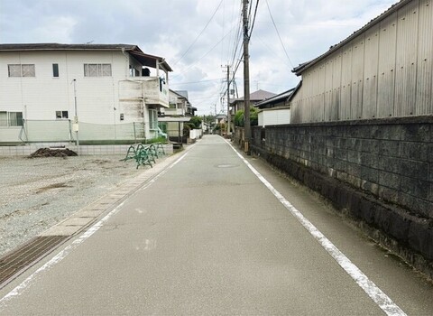 2号棟　前面道路含む現地写真