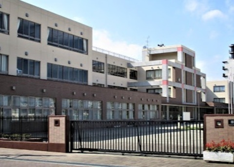  草加市立新田小学校：1300m