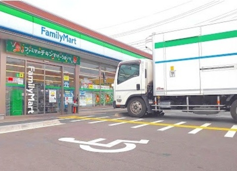 ファミリーマート 草加旭町二丁目店：140m