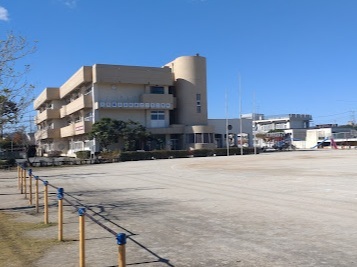 三郷市立八木郷小学校　300mのスライド画像