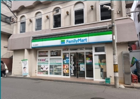 ファミリーマート大宮公園駅前店：-m