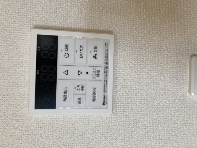 いつでも快適、追いだき機能付き♪<br>お湯が冷めても温め直せる、便利なバスルームです！のスライド画像