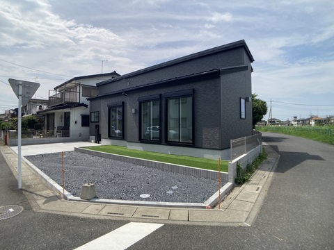 １号棟前面道路含む外観写真<br>ここに住むために一生懸命頑張ろうと思えてくる家に住みたい