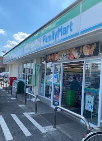 ファミリーマート 草加稲荷店　６５０ｍのスライド画像