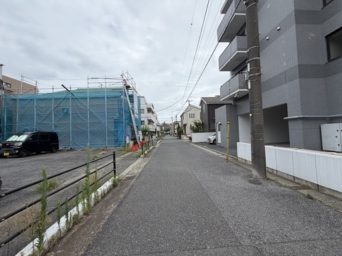 【1号棟】前面道路含む現地写真