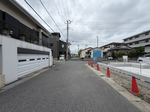 【1号棟】前面道路含む現地写真