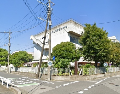  草加市立両新田小学校：850m