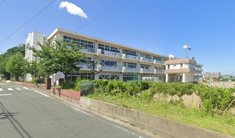 新居小学校：1900m
