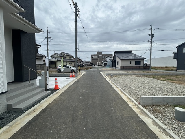 【2区画】前面道路のスライド画像