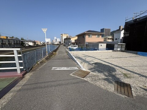 北側接道風景（東方向）