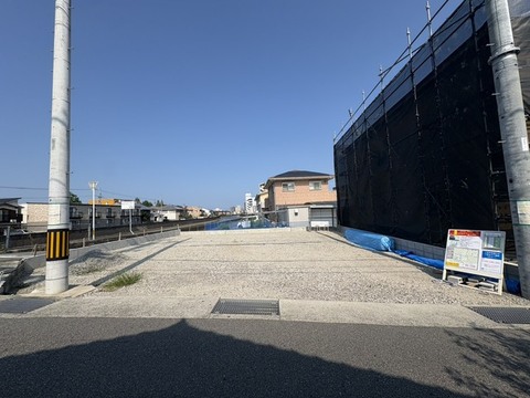 間口およそ１０ｍ