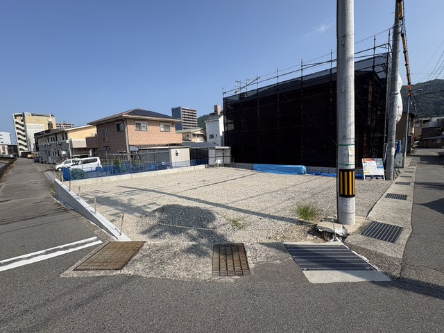 北側および東側接道に面した角地のスライド画像