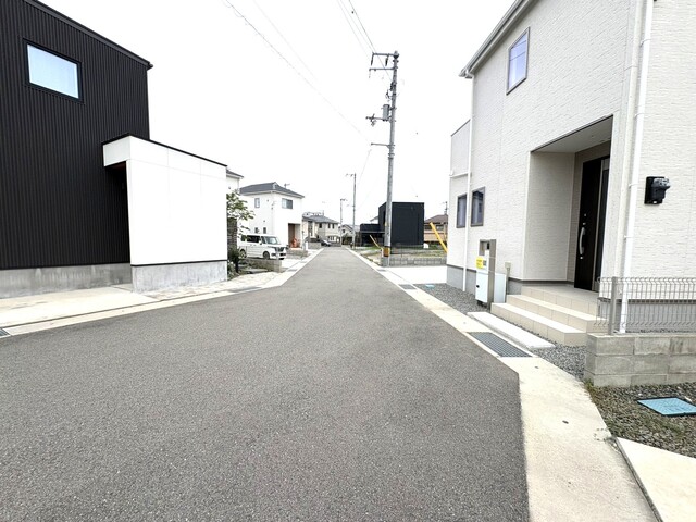前面道路（南方面）風景のスライド画像