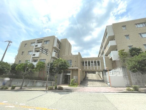 ファミール雲雀丘花屋敷弐番館