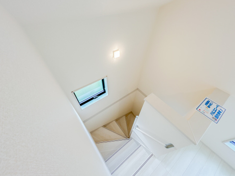 階段は手すりがついているので、歳を重ねたりケガをされた時でも安心です。