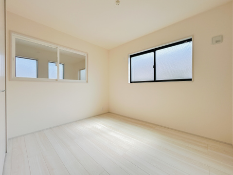 シンプルな内装はどんな家具ともぴったり。お好みのテイストに仕上げていくのも楽しみの一つです。