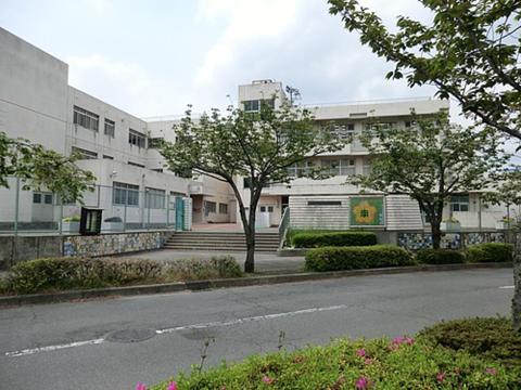 町田市立小山田南小学校まで約404m