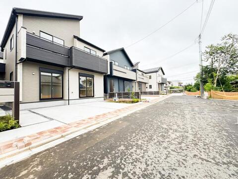 「4号棟」洗練されたデザインの邸宅が並ぶ、明るく開放的な街並み。家族の笑顔が溢れる新生活を始めませんか。