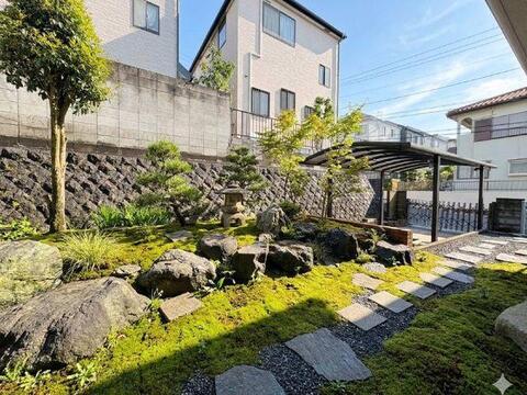 緑の生い茂る美しいお庭。