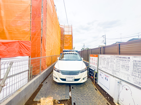 カースペースを2台分ご用意しております(車種による)。お仕事用とプライベート用を使い分けることができます。2026/4/6撮影
