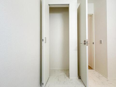 収納スペースをゆったりと確保したこちらも間取り。年々増えていく荷物にもしっかり対応してくれます。