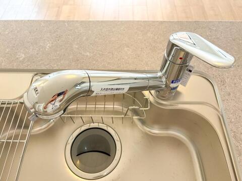見た目にもスマートな浄水器。お米を炊いたりする際には浄水機能をつかうこともできて、人気の商品です。