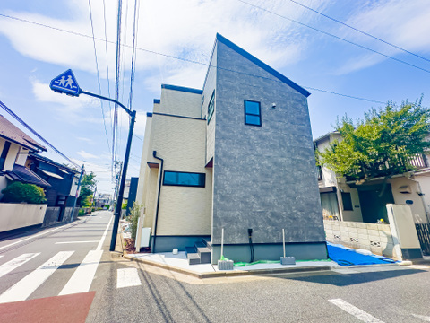 爽やかな印象の外観部分。シンプルイズベストの飽きのこないデザインです。ご内見も承ります。お気軽にお問い合わせください。2026/7/30撮影