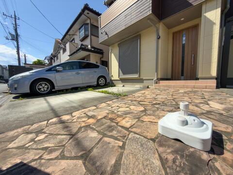 ゆったりとした駐車スペースを確保いたしましたので、大きめのお車でも駐車可能です。