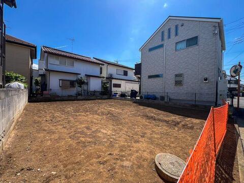 周囲に高い建物がなく、空を広く感じられる開放的な立地。ここに、ご家族の笑顔が弾む17.75帖の大空間LDKを備えた4LDKが誕生します 。