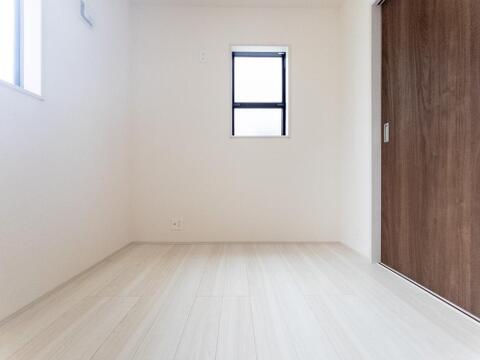 風の通りやすい、換気しやすい間取りです。窓が二か所付いているので、風通しの良い爽やかな空間になっています。