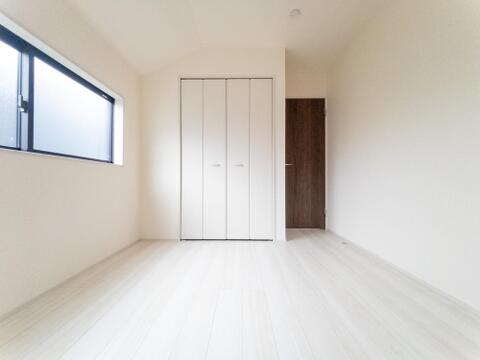 ペアガラス窓を採用しており、冷暖房効率がアップ。光熱費の節約にもつながります。快適な室内環境を実現します。
