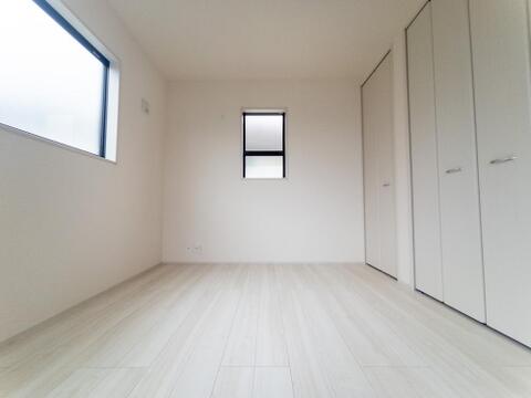 シンプルな内装でお部屋自体のデザインの主張が少ないため、どんな使い方をしても違和感がなく、ライフスタイルの変化にも対応しやすいです。