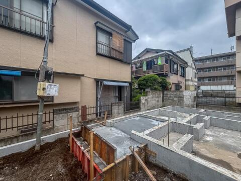 どんな暮らしが始まるのか、想像しながら待つ楽しみ。外観はまだ未完成ですが、その分、期待も高まります。