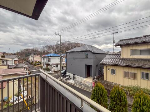 ここから見渡すと澄み渡る青い空に、心地よい風と暖かい日差しが駆け巡ります。