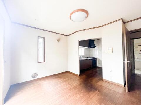 南面に大開口を設け、一日を通して自然光が豊かに差し込むリビング。明るく清々しい空間は家族の笑顔があふれるだんらんの場として、豊かな毎日の暮らしを彩ります。