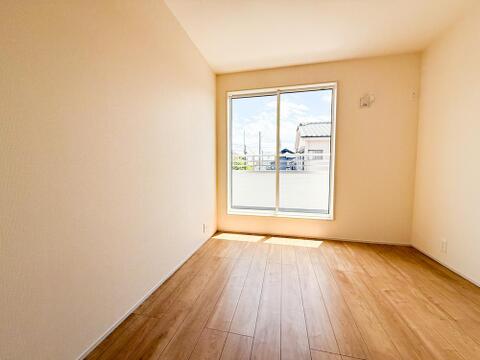 全室2面採光が叶える光溢れる3つの洋室。資産価値ある快適空間が、家族の豊かな歴史を温かく育みます。