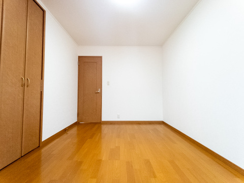 四人家族でも一人一部屋持てるゆとりある間取り